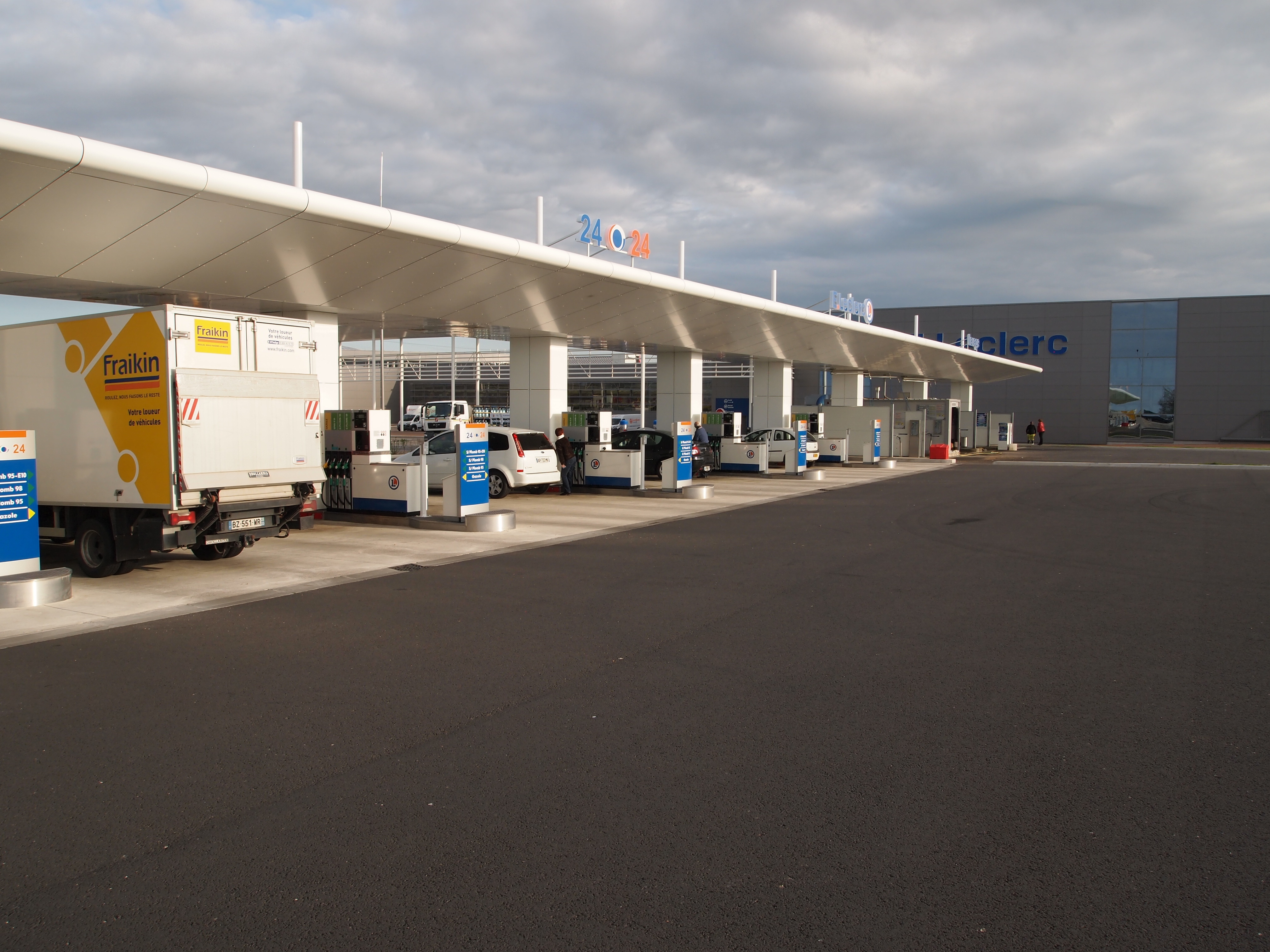 Stations services